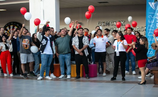 Güzelbahçe’de gençler yaza 'merhaba' dedi