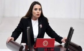 İYİ Partili milletvekili Ayyüce Türkeş’e babasının kabrinde saldırı