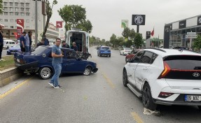 İki otomobilin karıştığı kazada 1 kişi yaralandı