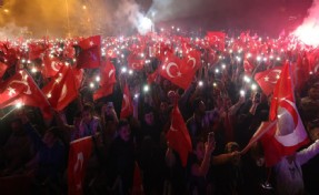 İmamoğlu'ndan İzmir'e davet: Eline Türk Bayrağı'nı alan gelsin
