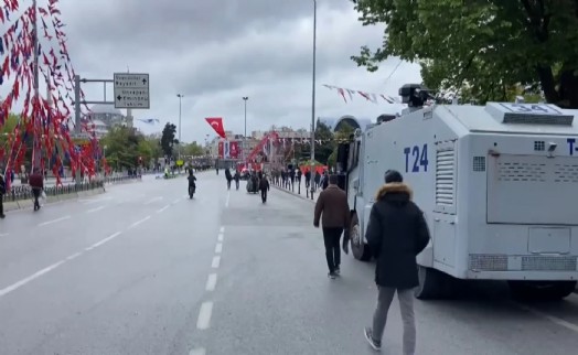 İstanbul’da 1 mayıs ablukası: Yollar, metro, metrobüs istasyonları kapalı! Yolcular isyan etti
