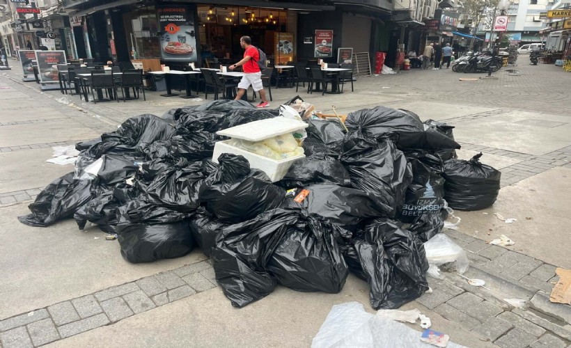 İzmir'de grevin üçüncü günü: Çöpler birikmeye başladı