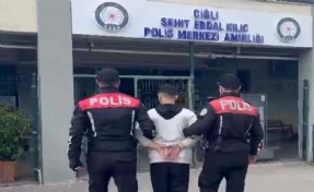 İzmir'de kesinleşmiş hapis cezasıyla aranan 2 kişi yakalandı