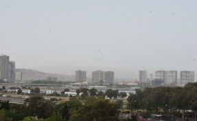 İzmir'de toz taşınımı alarmı: Hava kalitesi düştü, yağış bekleniyor...