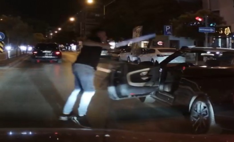 İzmir'de trafikte döner bıçaklı kavga