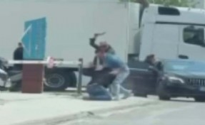 İzmir'de trafikte tartıştığı kişiyi satırla darbeden şüpheli tutuklandı