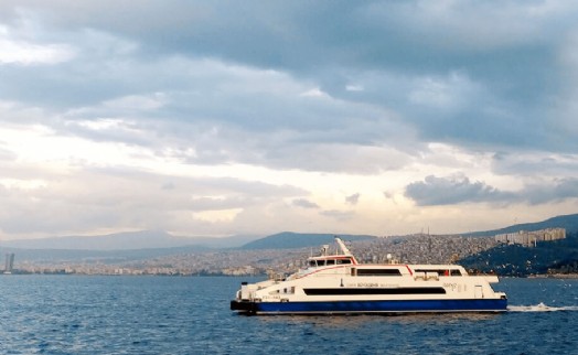 İzmir'de vapur seferleri iptal edildi
