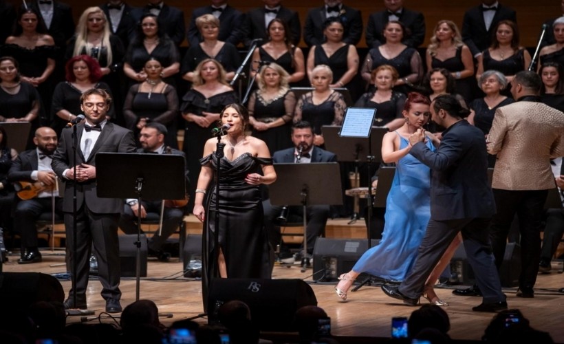 İzmir sanatla buluştu: 'Yaza merhaba' konserine yoğun ilgi