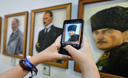 İzmir’de sanat ve antika fuarına yoğun ilgi