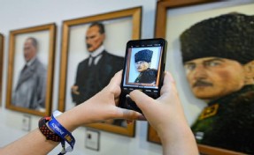 İzmir’de sanat ve antika fuarına yoğun ilgi