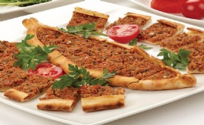 İzmir’deki o restoranın pide harcı taklit- tağşiş listesinde: Kanatlı eti tespit edildi!