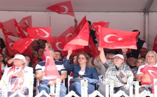 İzmir'de coşkulu 19 Mayıs kutlaması