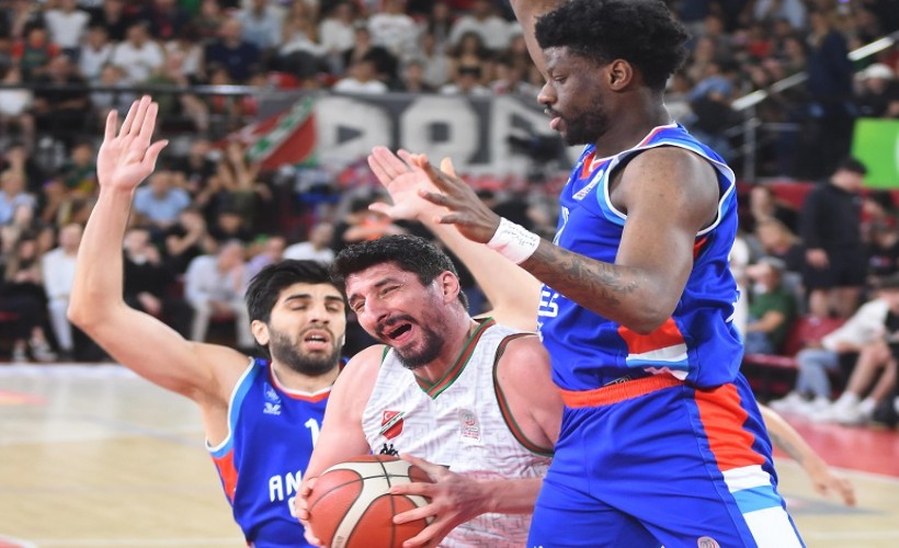 Kaf-Kaf evinde Anadolu Efes'e farklı mağlup oldu