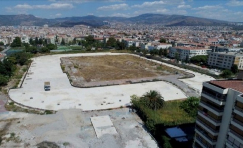Karşıyaka Stadı için büyük rest: 'Ya devredin ya da engelleyenin kim olduğunu açıklayalım!'