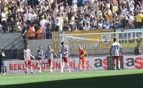 Karşıyaka'da taraftar-futbolcu gerilimi