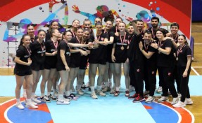 Karşıyaka'nın kızları Türkiye üçüncüsü