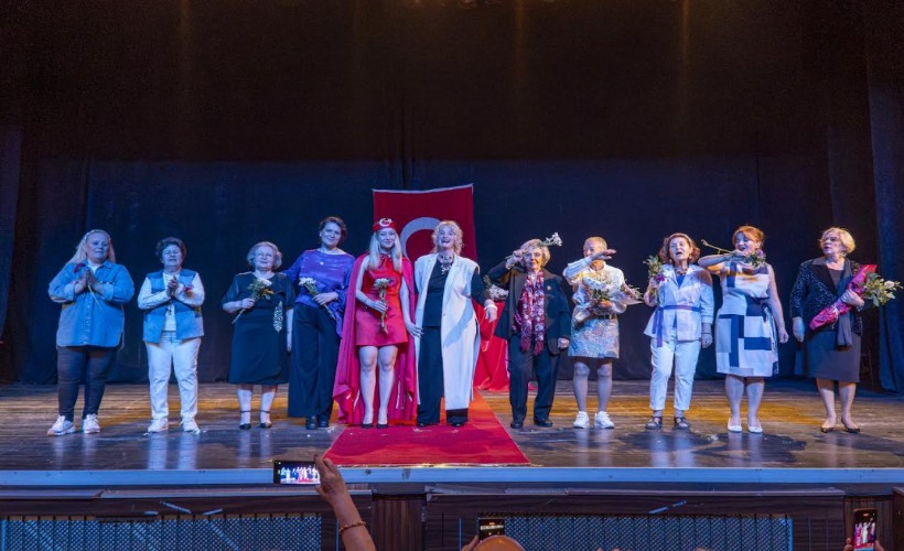 Karşıyaka’nın çınarlarından renkli defile