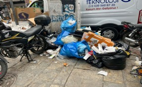 Konak Belediyesi çalışanları greve başladı: İlçede çöp yığınları oluştu