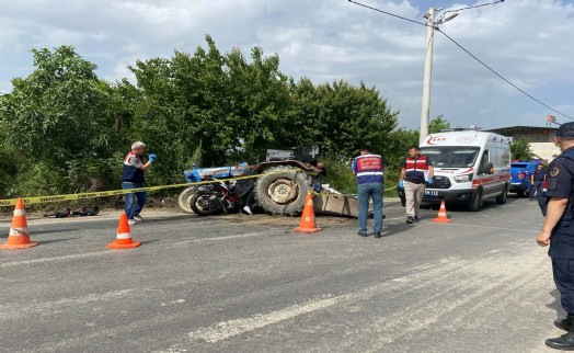 Köy yolunda korkunç kaza: İkisi üniversiteli üç ölü
