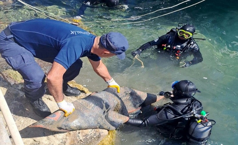 Kuşadası'nda deniz dibinden 628 kilogram katı atık çıkarıldı