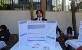 Liseli öğrenciler, projelerini bilim fuarında sergiledi