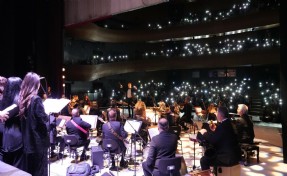 Maarif Orkestrası ve Halk Dansları Topluluğu, İzmir'de sahne aldı
