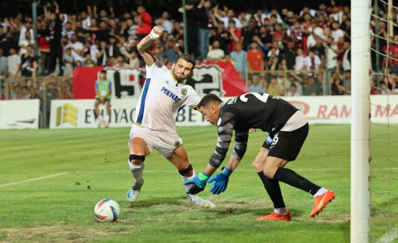 Menemen FK evinde havlu attı