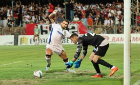 Menemen FK evinde havlu attı