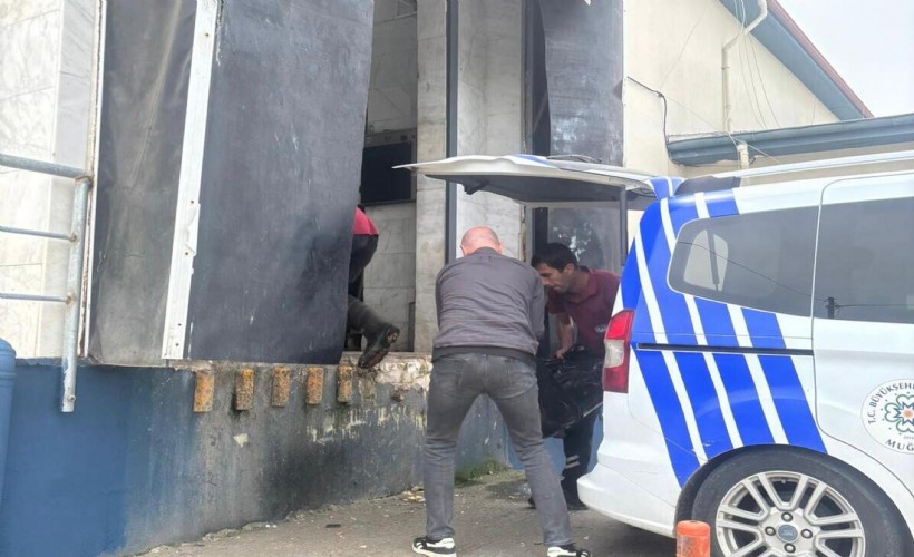 Muğla Otogarı'nda denetim: Halk sağlığına uygunsuz taşınan midye ve tavuk dönerlere el konuldu