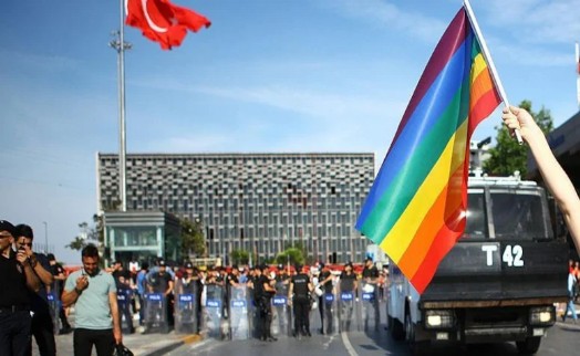 Nişan ve düğün töreni yapan eşcinsellere 4 yıl hapis geliyor