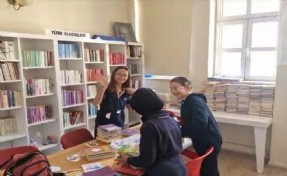 Ortaokul öğrencilerinden depremzede kardeşlerine kitap bağışı