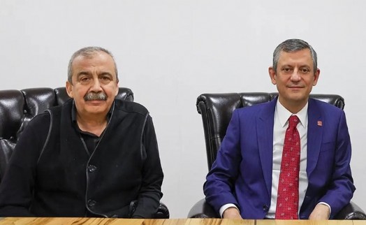 Özel'den Sırrı Süreyya Önder mesajı: Ömrünü barış yolunda harcadığına şahidiz