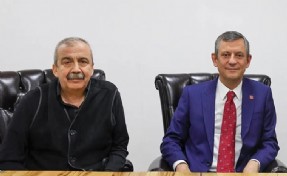Özel'den Sırrı Süreyya Önder mesajı: Ömrünü barış yolunda harcadığına şahidiz