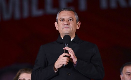 Özel'den net mesaj: Bir santim eğilmeyeceğiz, biz kazanacağız