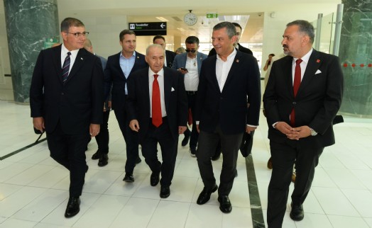 Gündoğdu'da heyecan dorukta: Özgür Özel İzmir'de!