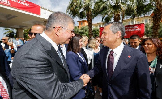 Özgür Özel İzmir’in projelerini örnek gösterdi: 'Kırmızı Bayrak Projesi yaygınlaştırılacak'