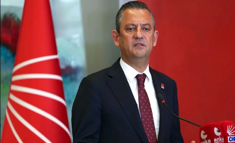 Özgür Özel'den canlı yayında dikkat çeken 'fesih' yorumu! Merkez medyayı eleştirdi, meclisi işaret etti