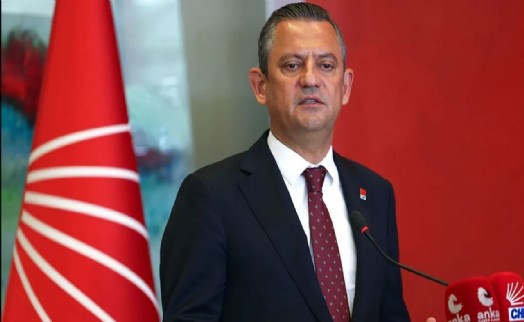 Özgür Özel'den canlı yayında dikkat çeken 'fesih' yorumu! Merkez medyayı eleştirdi, meclisi işaret etti