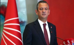 Özgür Özel'den canlı yayında dikkat çeken 'fesih' yorumu! Merkez medyayı eleştirdi, meclisi işaret etti