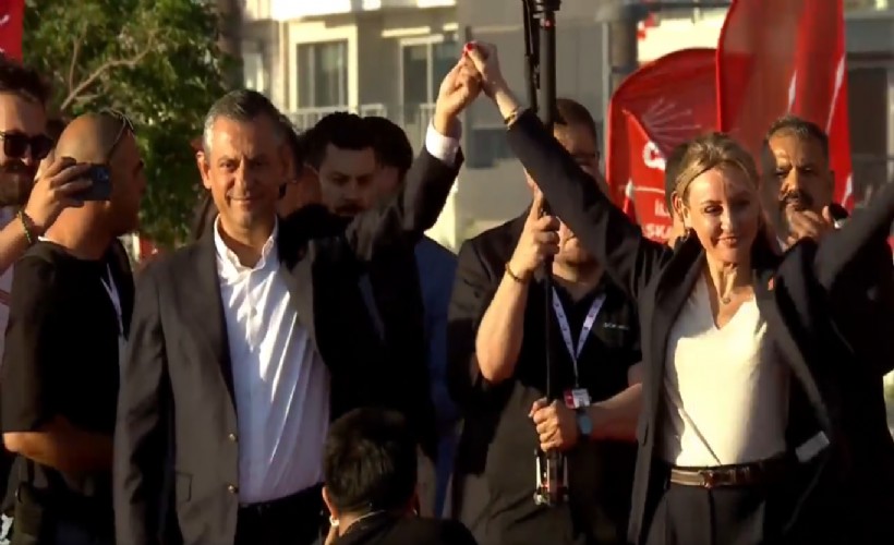 Tarihi İzmir mitinginde ‘Ösen’ sürprizi: Rozetini Özel taktı: 'CHP, Cumhuriyet’in bağımsız kalan son kurumudur'