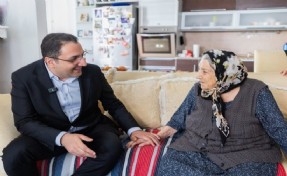 Yiğit'ten Balçovalı annelere ziyaret