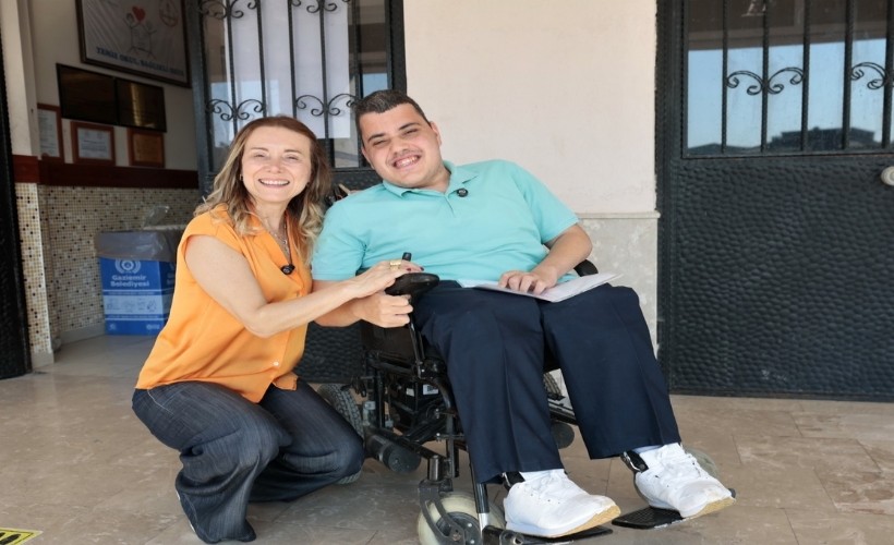 'Engelsiz Servis' ile üniversite hayaline doğru yola çıktı: Başkan Mutlu yalnız bırakmadı
