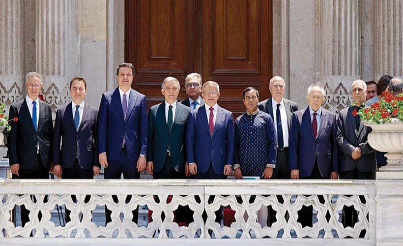 4 parti birleşiyor mu? Başkanlık koltuğu için kritik isim