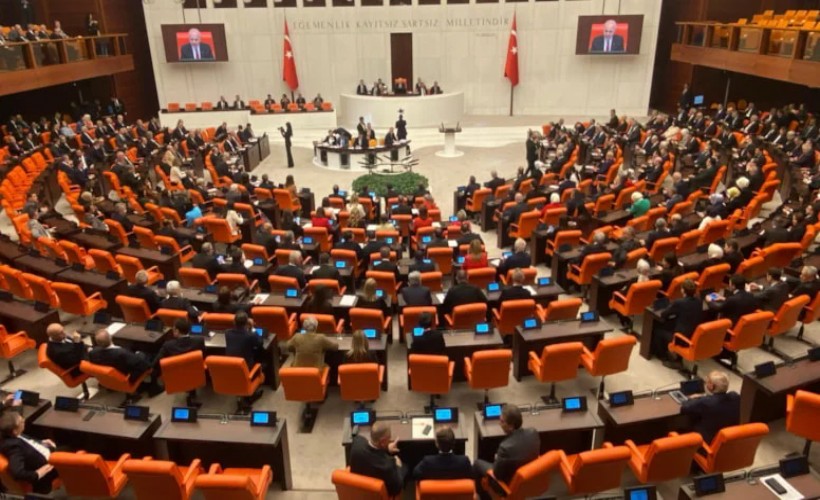 AK Partili bakanlar Meclis'te sıfır çekti