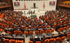 AK Partili bakanlar Meclis'te sıfır çekti