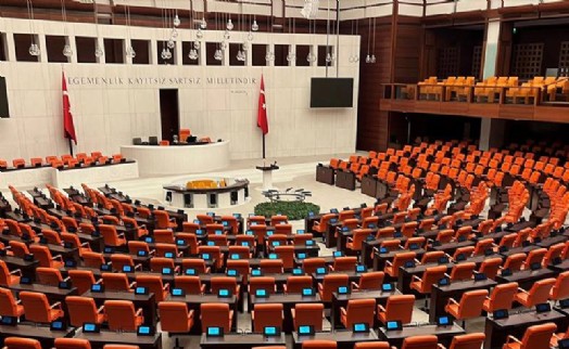 AK Parti'nin önergesi kabul edildi; TBMM'nin çalışma süresi uzatıldı