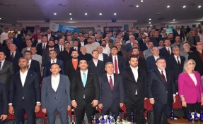 AK Partili İnan gençlere seslendi: 'Fikir dönüşümünde cesur adımlar atacağız'