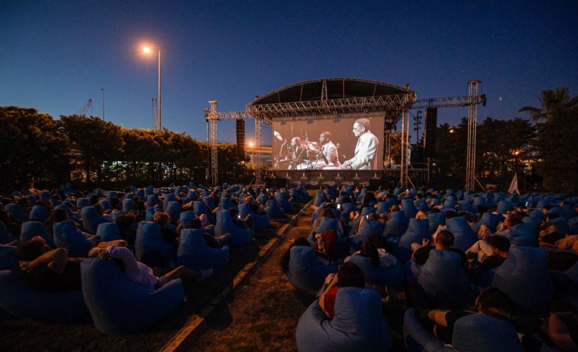 Açık havada sinema keyfi başladı