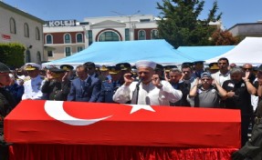Albay Maden Libya'da kalp krizi geçirip hayatını kaybetmişti... İzmir şehidini uğurladı