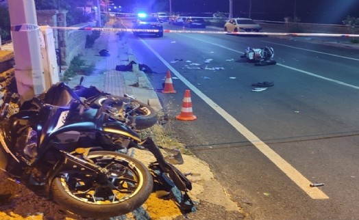 Aynı istikamette giden 2 motosiklet çarpıştı: sürücüler kurtarılamadı!